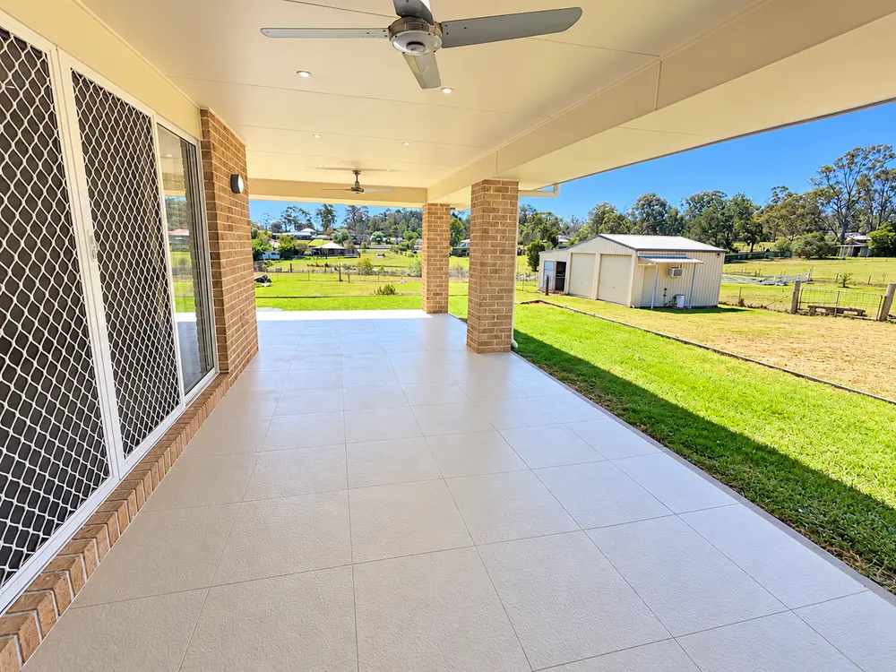 Covered alfresco with ceiling fan