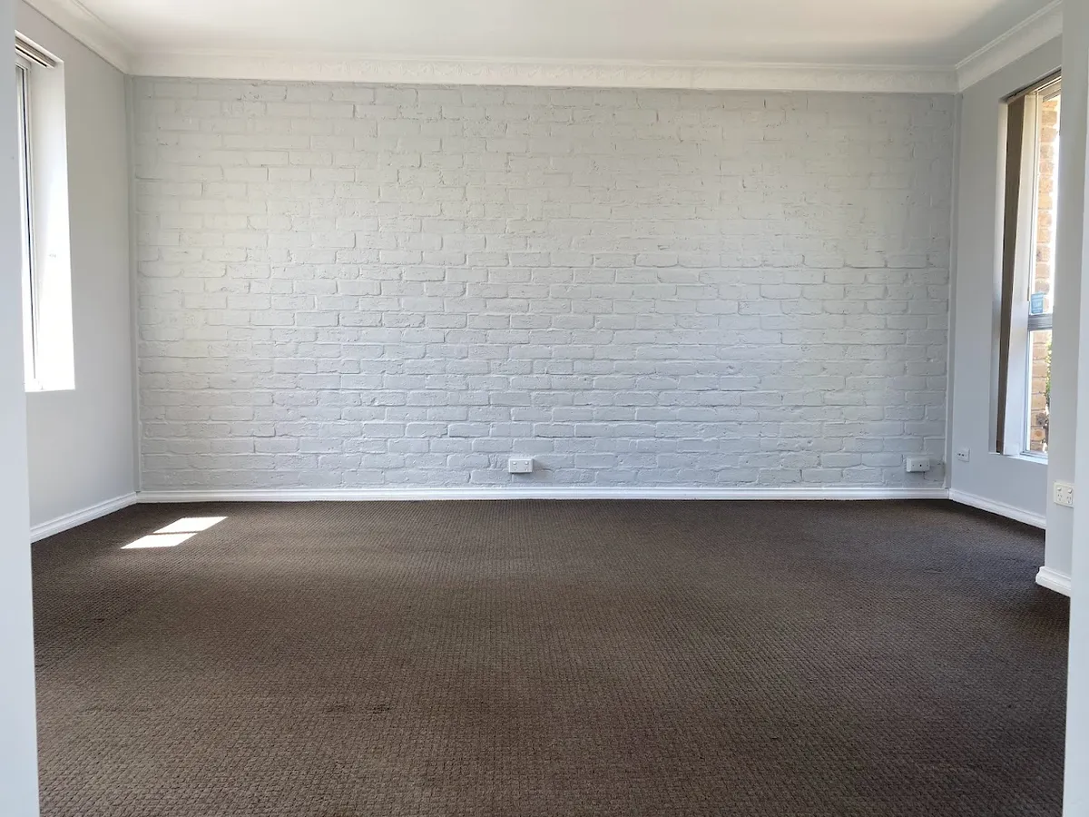 Carpeted lounge room